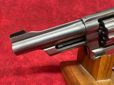 SMITH & WESSON 617 MOUNTAIN GUN 22LR 4" SS BEAR HUG GRIPS/GOLD BEAD SIGHT LIPSEY'S EXCLUSIVE (14107) - Image 10 of 10
