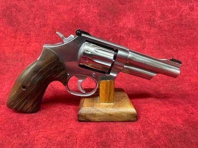 SMITH & WESSON 617 MOUNTAIN GUN 22LR 4" SS BEAR HUG GRIPS/GOLD BEAD SIGHT LIPSEY'S EXCLUSIVE (14107) - Image 1 of 10