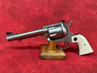 Ruger Blackhawk Flattop 45LC / 45ACP 5.5" SS/IVORY New Model (5241) - Image 5 of 14