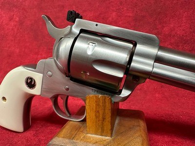 Ruger Blackhawk Flattop 45LC / 45ACP 5.5" SS/IVORY New Model (5241) - Image 3 of 14