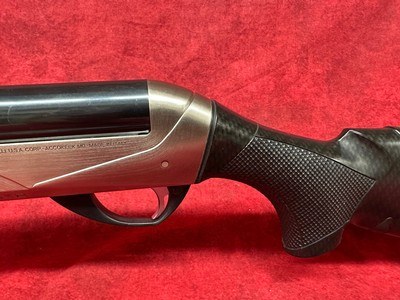 Benelli Super Sport 12ga 3" 28" ported Barrel Carbon wrapped stock and forearm - Image 10 of 13