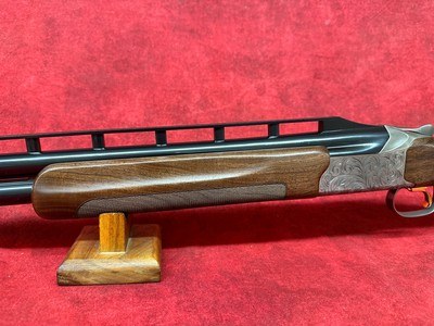 Browning Citori 825 Pro Trap 12ga 2.75" 30", Silver Nitride Stainless Steel Receiver, Adj Comb Gloss Black Walnut Stock (0183504003) - Image 12 of 13