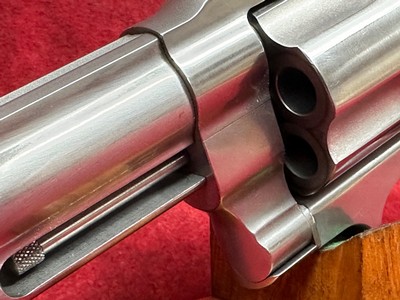 Smith & Wesson 460 XVR Extra Large 460 S&W Mag 5 Shot 8.38" Satin Compensated Barrel (163460) - Image 9 of 12