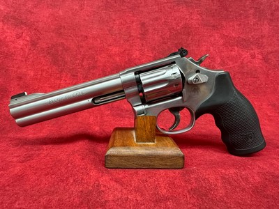 Smith & Wesson 617 .22 LR Stainless Steel 6" Barrel & 10 Shot Cylinder, Satin Stainless Steel K-Frame, Black Polymer Grip,Internal Lock (1605 - Image 5 of 9