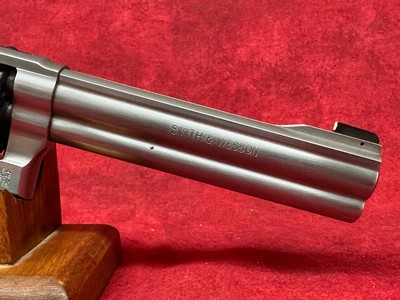 Smith & Wesson 617 .22 LR Stainless Steel 6" Barrel & 10 Shot Cylinder, Satin Stainless Steel K-Frame, Black Polymer Grip,Internal Lock (1605 - Image 4 of 9