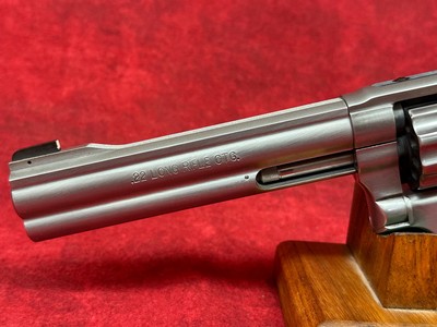 Smith & Wesson 617 .22 LR Stainless Steel 6" Barrel & 10 Shot Cylinder, Satin Stainless Steel K-Frame, Black Polymer Grip,Internal Lock (1605 - Image 8 of 9