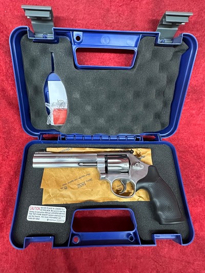 Smith & Wesson 617 .22 LR Stainless Steel 6" Barrel & 10 Shot Cylinder, Satin Stainless Steel K-Frame, Black Polymer Grip,Internal Lock (1605 - Image 9 of 9