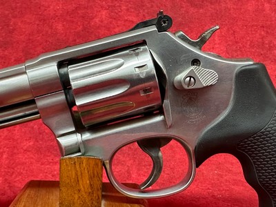 Smith & Wesson 617 .22 LR Stainless Steel 6" Barrel & 10 Shot Cylinder, Satin Stainless Steel K-Frame, Black Polymer Grip,Internal Lock (1605 - Image 7 of 9