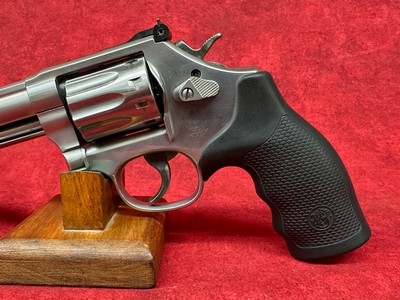 Smith & Wesson 617 .22 LR Stainless Steel 6" Barrel & 10 Shot Cylinder, Satin Stainless Steel K-Frame, Black Polymer Grip,Internal Lock (1605 - Image 6 of 9