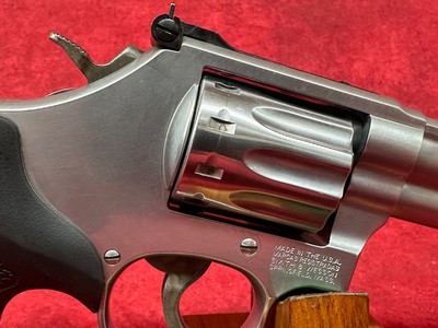 Smith & Wesson 617 .22 LR Stainless Steel 6" Barrel & 10 Shot Cylinder, Satin Stainless Steel K-Frame, Black Polymer Grip,Internal Lock (1605 - Image 3 of 9
