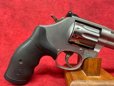 Smith & Wesson 617 .22 LR Stainless Steel 6" Barrel & 10 Shot Cylinder, Satin Stainless Steel K-Frame, Black Polymer Grip,Internal Lock (1605 - Image 2 of 9