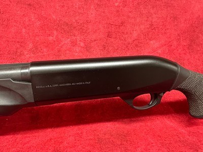 Benelli M2 12ga 26" Black Synthetic with Hi Viz sight, Limb saver pad, and Hard case. - Image 10 of 12