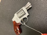 Smith & Wesson 642–2 Lady Smith, 38 special excellent condition - 3 of 5