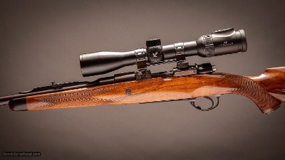 A Newly Manufactured Holland & Holland 'Bolt-Action' Deluxe Grade Magazine Rifle chambered in 30/06 caliber - Image 5 of 7