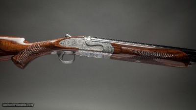 Holland & Holland 'Sporting ' Over and Under shotgun with 30 inch barrels and deluxe grade walnut