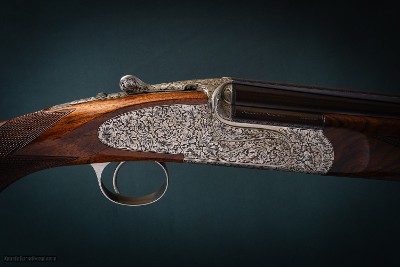 Holland & Holland 12 gauge 'Sporting' Deluxe Over and Under shotguns with 28 inch barrels.