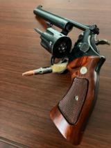 AN EXCELLENT PAIR OF SMITH AND WESSON MODEL 48 REVOLVERS - 6 of 15