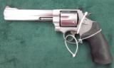 Smith &
Wesson 629 .44 mag - 4 of 12