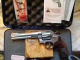 Smith and Wesson model 629 Classic Deluxe-NIB - 3 of 5