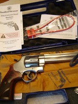 Smith and Wesson model 629 Classic Deluxe-NIB - 2 of 5