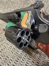 Smith & Wesson Model 19-3 Combat Magnum. .357 - 8 of 11