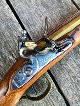 A CURIOUS ENGLISH BLUNDERBUSS WITH SPRING BAYONET IN EXCELLENT MECHANICAL CONDITION - 1 of 12