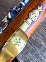 A CURIOUS ENGLISH BLUNDERBUSS WITH SPRING BAYONET IN EXCELLENT MECHANICAL CONDITION - 6 of 12