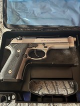 Beretta 92FS INOX 9MM (9X19 PARA) - 1 of 7