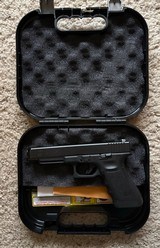 Glock 34, Gen 3, with box, 24 Factory magazines, and a nice Kydex holster - 4 of 11