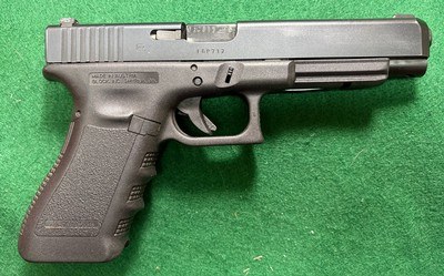 Glock 34, Gen 3, with box, 24 Factory magazines, and a nice Kydex holster