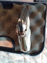 Beretta 21A Bobcat Nickel Pearl grips Case - 5 of 8