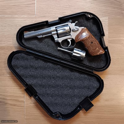 S&W 651-1 revolver 22 WMR + 22 LR Cylinders