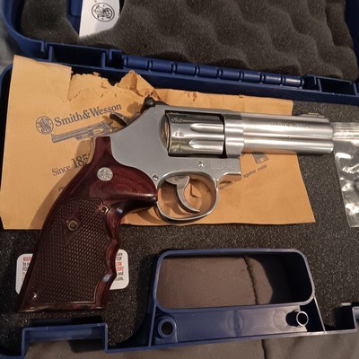 S&W 617 .22 10 shot revolver case holster & more - Image 12 of 15