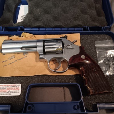 S&W 617 .22 10 shot revolver case holster & more - Image 11 of 15