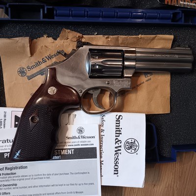 S&W 617 .22 10 shot revolver case holster & more - Image 2 of 15