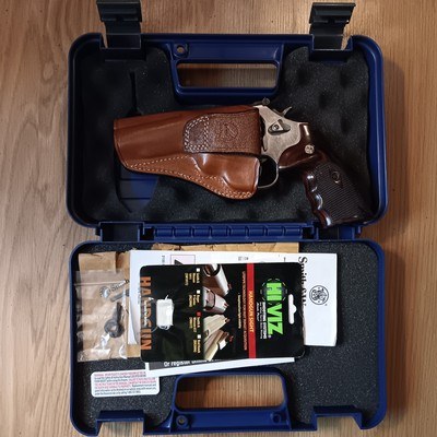 S&W 617 .22 10 shot revolver case holster & more - Image 4 of 15