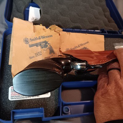 S&W 617 .22 10 shot revolver case holster & more - Image 8 of 15