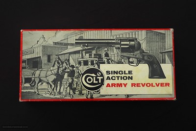 COLT SINGLE ACTION ARMY 2nd GENERATION .45 COLT w/STAGECOACH BOX - 1971 Mfg