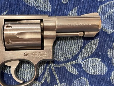 Smith & Wesson 65-3, 3 inch Barrel.Shoots .357 magnum and .38 special.Excellent.No Mims, no lock. - Image 6 of 15