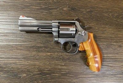 Smith & Wesson 686-4, .357 magnum.4" bbl, Round Butt. No Mims, No Lock.Excellent! - Image 1 of 15