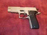 SIG SAUER P226 .40S&W SSE - 11 of 13
