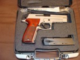 SIG SAUER P226 .40S&W SSE - 1 of 13