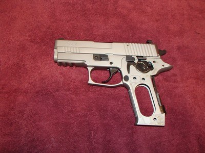SIG SAUER P220 SSE .45ACP CARRY - Image 5 of 12