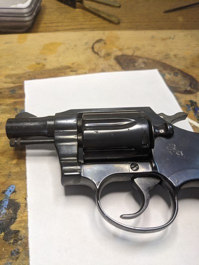 Vintage 1965 Colt Detective Special with numbered box and black pearl extra grips - Image 10 of 15