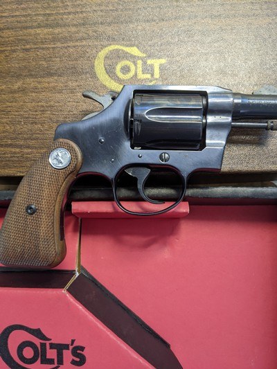 Vintage 1965 Colt Detective Special with numbered box and black pearl extra grips - Image 11 of 15