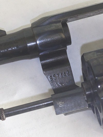 Vintage 1965 Colt Detective Special with numbered box and black pearl extra grips - Image 9 of 15