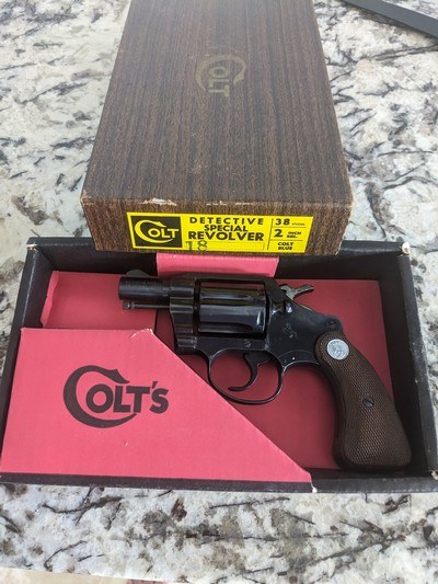 Vintage 1965 Colt Detective Special with numbered box and black pearl extra grips - Image 5 of 15