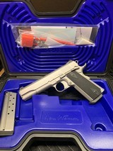 Dan Wesson Valor 10mm Stainless - 1 of 9