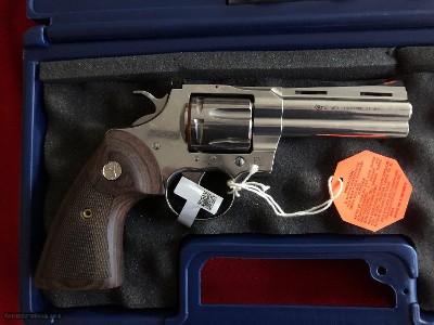 Colt Python 357 Magnum
**
New Production with 4.25 inch barrel
**
Stainless Steel
**
Wood Grips