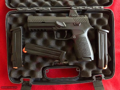 Sig P320 9mm Pistol with Sig Romeo X Optic and 417 Round Magazines** EXCELLENT CONDITION**